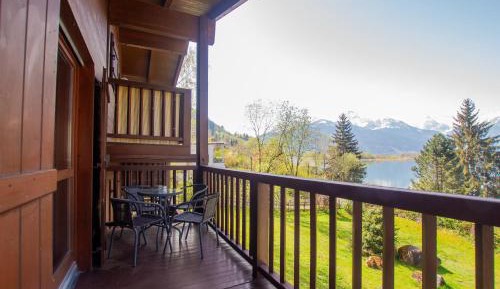 Apartment with Lake View