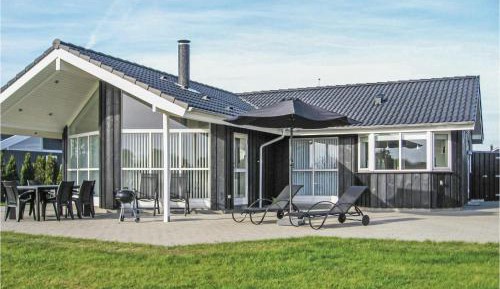 Three-Bedroom Holiday Home 