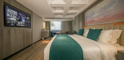 Deluxe Queen Room