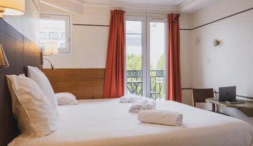 Triple Room with Private Shower and Toilet