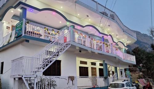Deluxe Double Room (2 Adults + 1 Child)