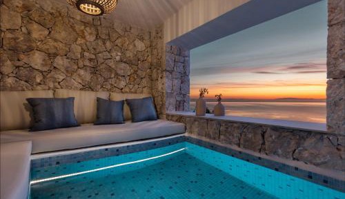 Honeymoon Cave Allure Suite