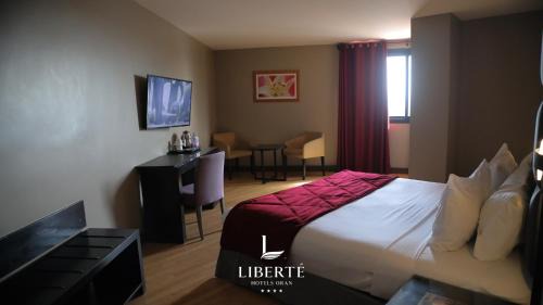 Deluxe Queen Suite