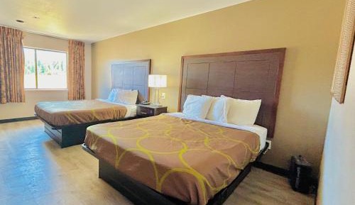 Family Room with Three Queen Beds - Non-Smoking