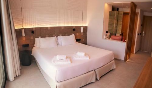 Executive Double Room with Terrace and Bali Bed