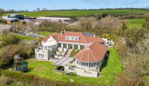 Seven-Bedroom House