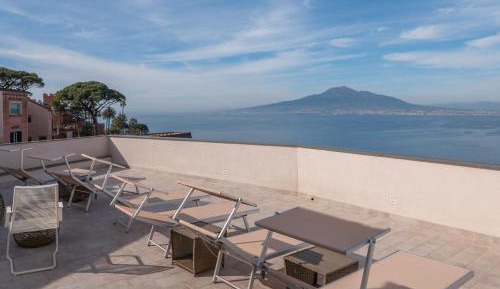 One-Bedroom Apartment with Balcony