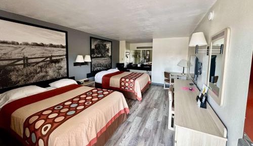 Queen Room with Two Queen Beds - Non-Smoking