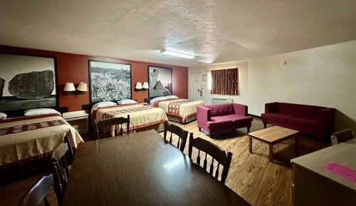 Studio Suite with Three Queen Beds - Non-Smoking