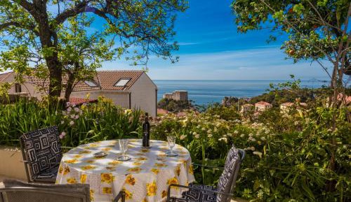 Two Bedroom Apartment with Terrace and Sea View