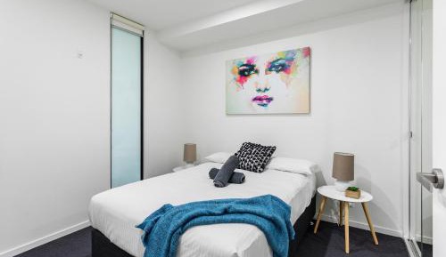 2 Bedroom 1 Bathroom Inner City Apartment on level 10 with Parking