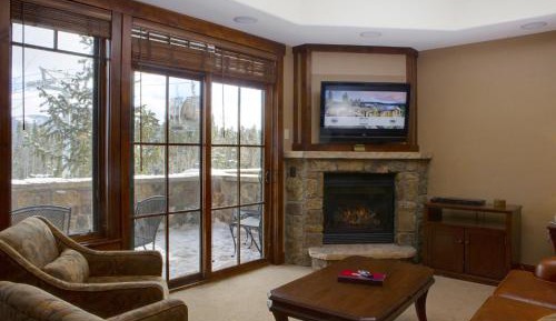 Luxury Three-Bedroom Apartment