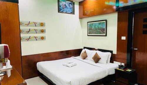 Deluxe Double Room (2 Adults + 1 Child)