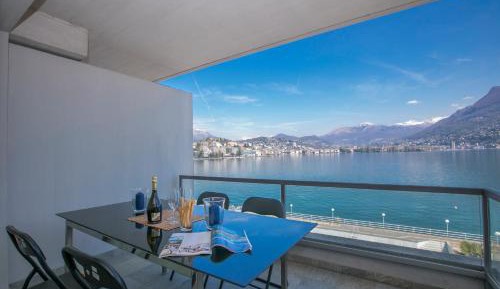 Apartment with Lake View