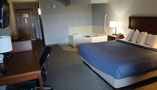 King Room with Roll-In Shower - Disability Access