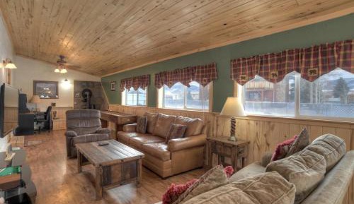 Five-Bedroom Holiday Home