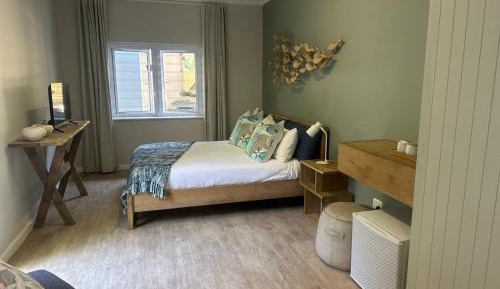 Deluxe Queen Room