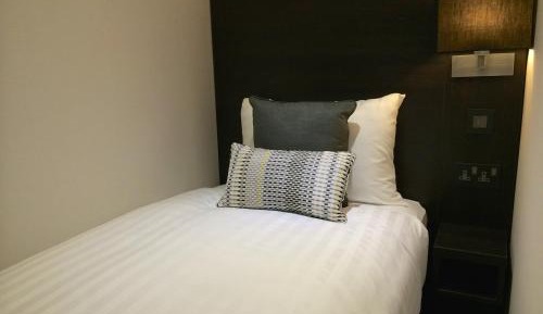 Petite Single Room with Private Bathroom