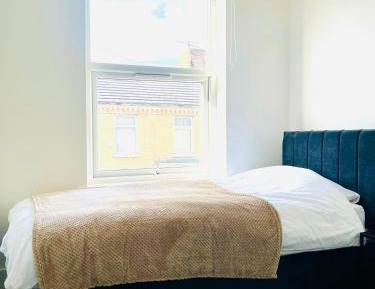 Single Room with Shared Bathroom