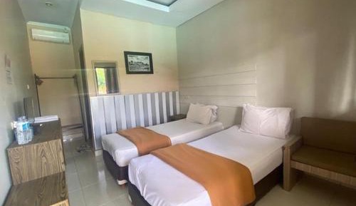 Twin Room with Pool View