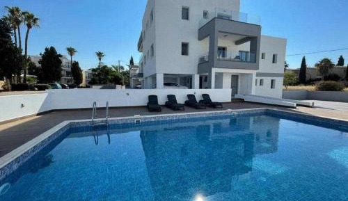 Three-Bedroom Apartment with Balcony