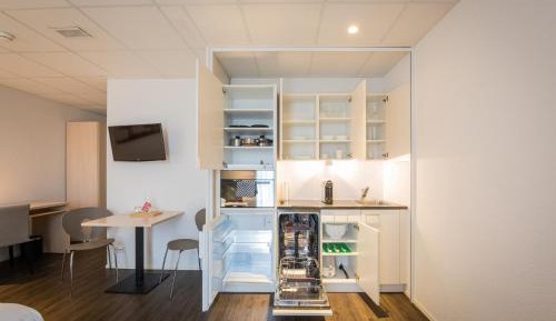 Superior Apartment - Railway side / No Windows to open