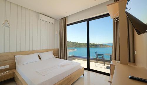 Deluxe Double Room with Balcony and Sea View