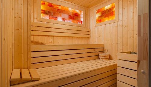 Deluxe Suite with Spa Bath