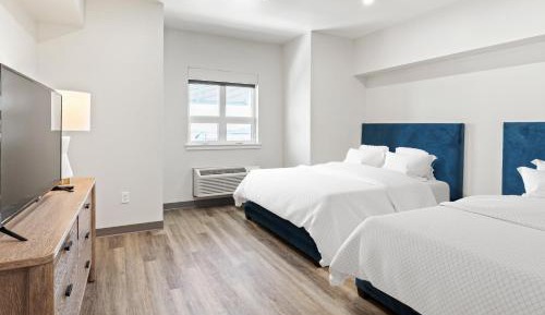 Deluxe Queen Suite