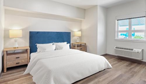 Deluxe King Suite