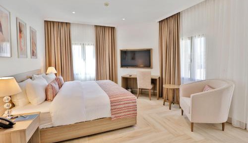 Deluxe King Room