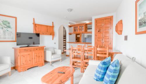 Three-Bedroom Classic Apartment with Garden View