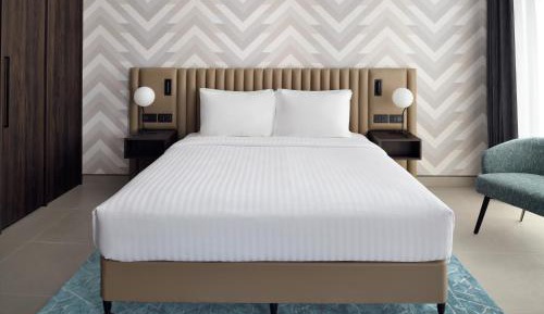 Standard King Room with City View - Includes 20% Spa Discount
