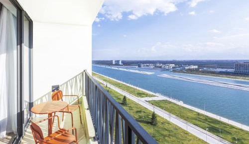 Junior Suite with balcony, canal view