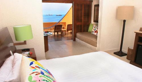 Brisas Beach Club One King Bed - Adults Only