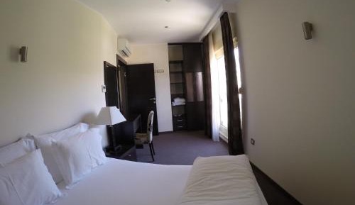 Comfort Two-Bedroom Apartment with Balcony