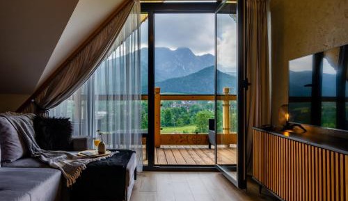 Apartment with Mountain View