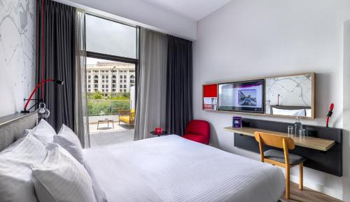Deluxe Room with Terrace and Canal View