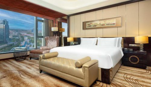 Deluxe King Suite with River View 