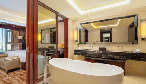 Superior King Suite with River View