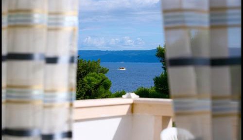 Luxury One-Bedroom Apartment with Sea View