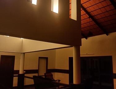 Deluxe Double Room (2 Adults + 1 Child)