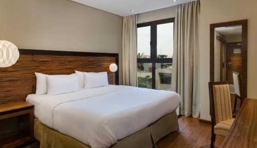 Deluxe Queen Room