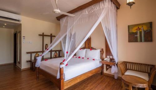 Queen Room with Partial Ocean View