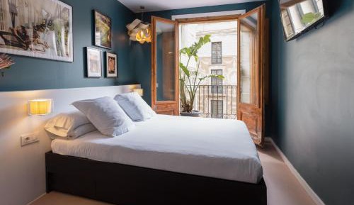 Double Room with Balcony and Private Bathroom
