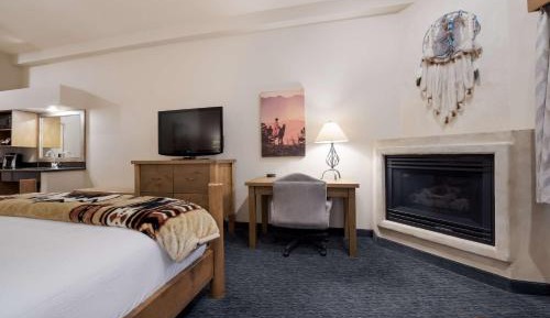 King Room with Roll-in Shower - Disability Access -Nonsmoking