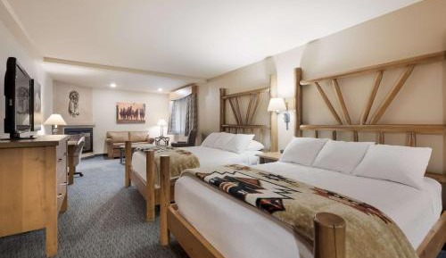 Deluxe Queen Room with Two Queen Beds with Fireplace - Non-Smoking