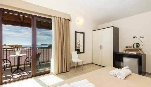 Double Room with Balcony and Sea View