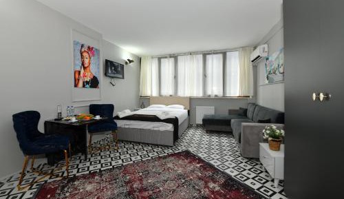 Deluxe Double Room (2 Adults + 1 Child)