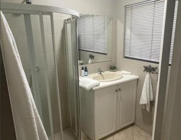 Apartment with Shower